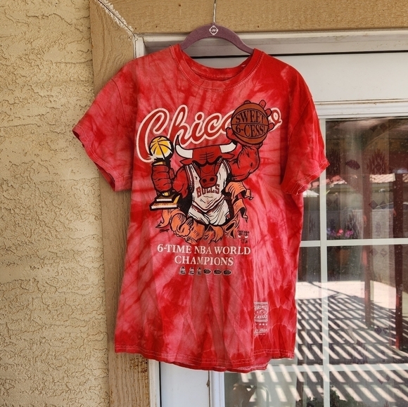🦬🦬❤Chicago Bulls 6-Time NBA World Champions Medium Red‎ Tie Dye T-Shirt - Picture 1 of 4